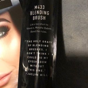 Morphe Pro m433 Firm Blending Fluff Brush